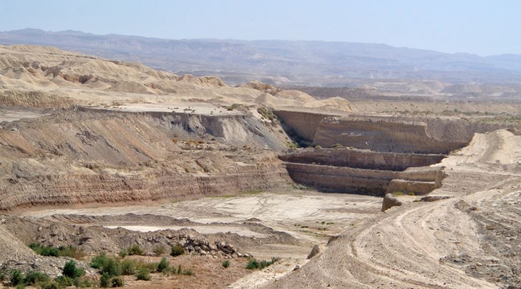Algerian, Chinese firms ink US $7bn JV deal for phosphate mining