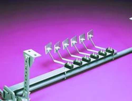 “Float Action” Belt Cleaner Eases Belt Cleaning